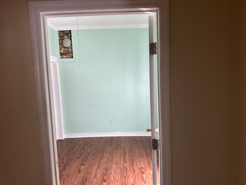 Building Photo - 24 Palmer St