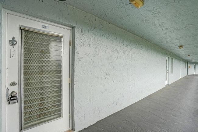 Building Photo - 9351 Lime Bay Blvd