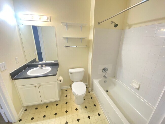 Building Photo - Stunning one bedroom, one bath luxury condo with large garage and fabulous community amenities.