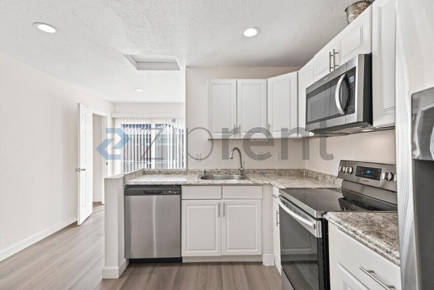 Building Photo - 3066 Nightingale Pl