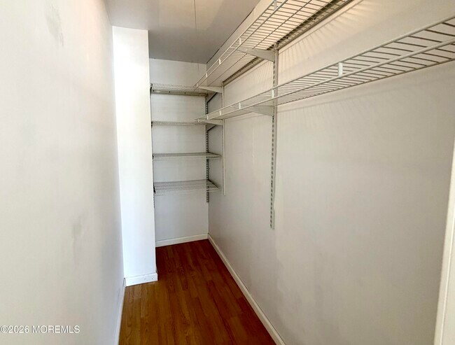 Building Photo - 70 Village Dr