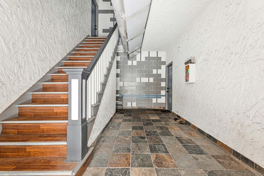 Building Photo - 2816 Ellendale Pl