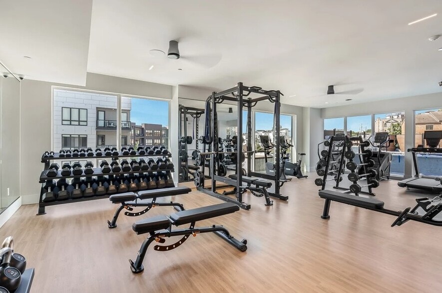 Building Photo - 321 31st Ave N