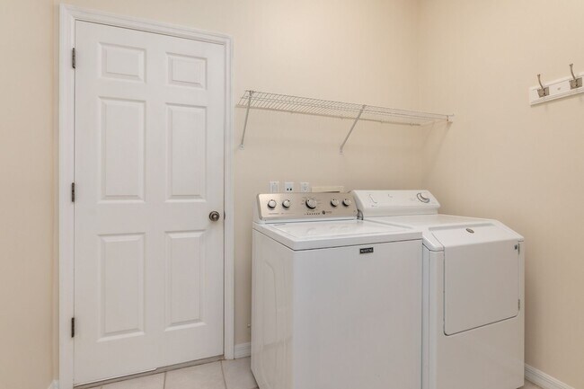 Building Photo - 308 Espana Ct