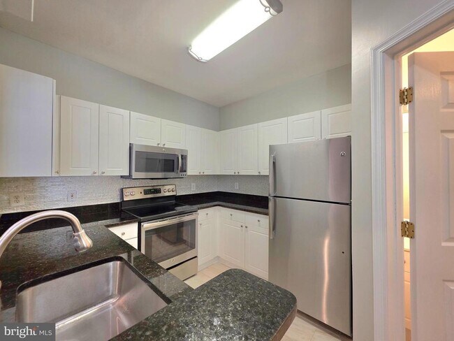 Building Photo - 4560 Strutfield Ln