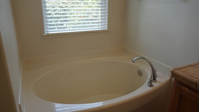 Building Photo - Spacious 3 bedroom 2 bath home in Rancho Cordova!!