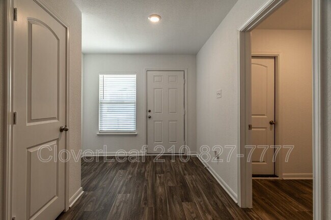 Building Photo - 3870 Trail de Paris