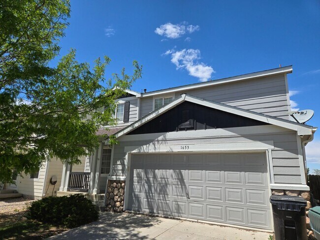 Building Photo - Spacious and Bright 4 Bedroom Home with Garage and Basement Now Available!