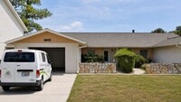 Building Photo - 2 Bedroom Home with Community Pool for Rent in Sebring, FL