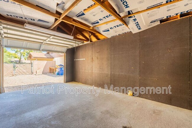 Building Photo - 815 W Westchester Ave