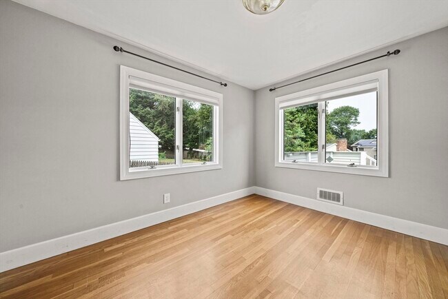 Building Photo - 28 Hillside Ave