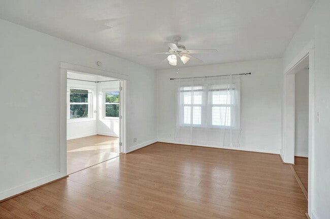 Building Photo - 420 3rd Ave S
