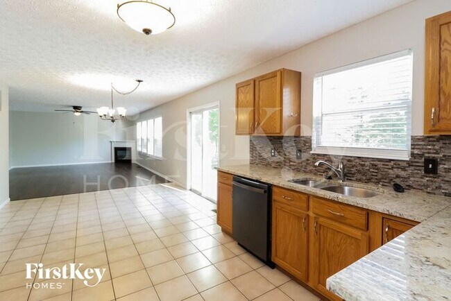 Building Photo - 2 Pebblestone Ct