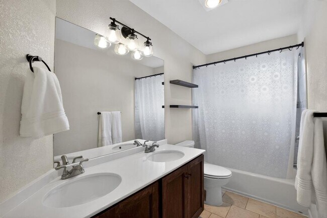 Building Photo - 8113 Willet Trail
