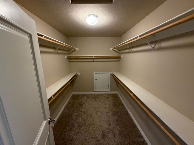 Building Photo - 4304 Foxenwood Cir