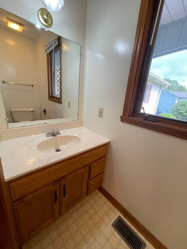 Building Photo - 4986 N Truesdel Dr