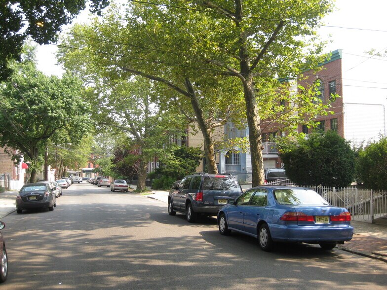 Building Photo - 31 Emory St