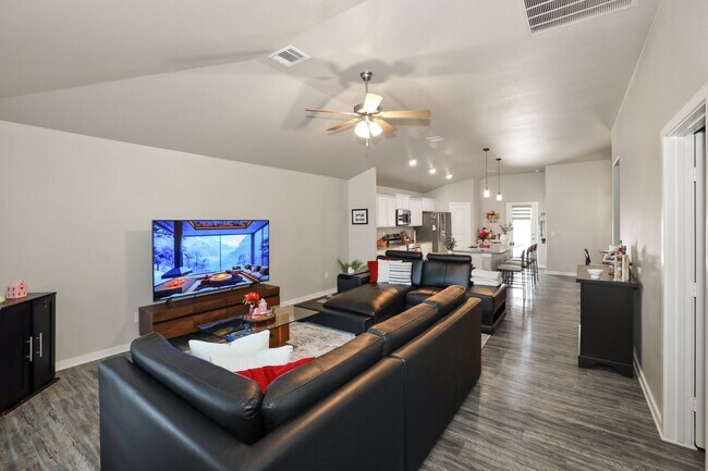 Building Photo - 3/2/2 Rental in the Meadows ~ 1743 Wesleyan!