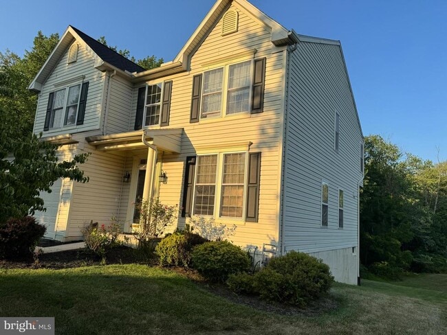 Building Photo - 873 S York Dr