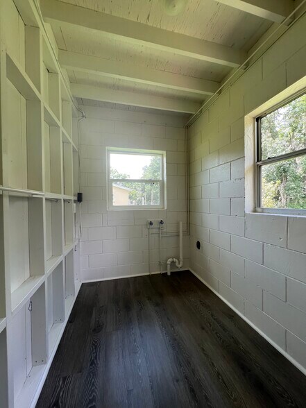 Building Photo - 1405 W Talton Ave