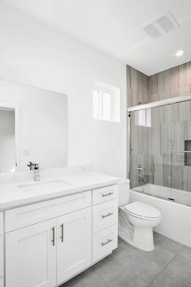 Building Photo - Newly Built 3Bed/3Bath Townhouse Available Now!