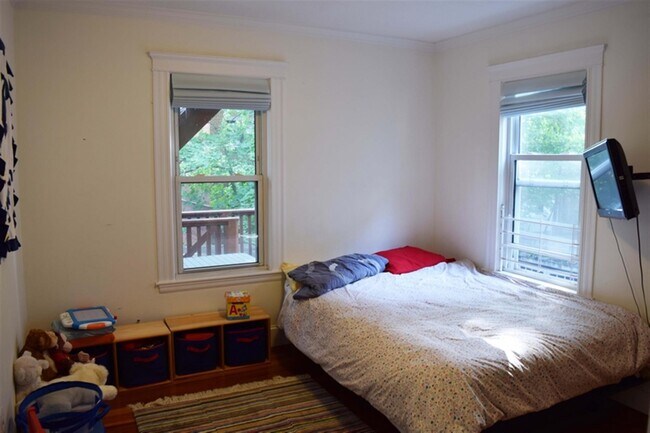 Building Photo - 28 Chatham St