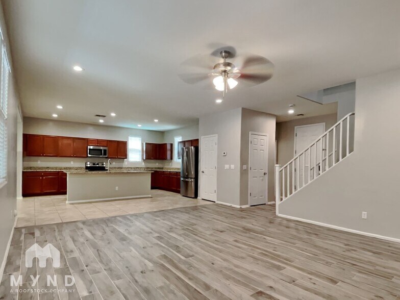 Building Photo - 4079 E Devon Dr
