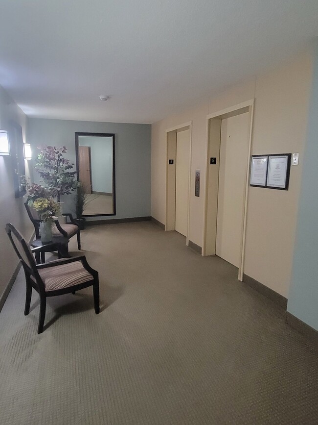 Building Photo - 55+ community for rent - 2 bedroom overloo...