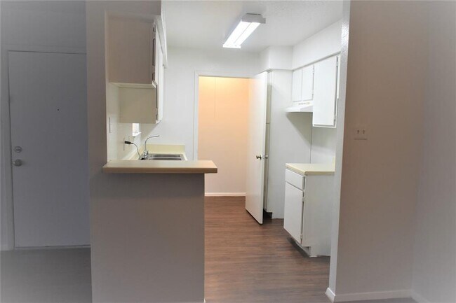 Building Photo - 13480 S Thorntree Dr