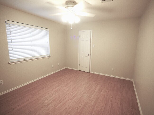 Building Photo - Amazing Pflugerville Home!