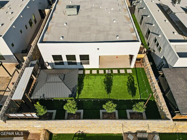 Building Photo - 221 Epsom Dr