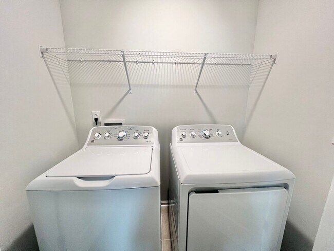 Building Photo - **OFFERING RENT PROMOTION FOR FIRST 6 MONT...