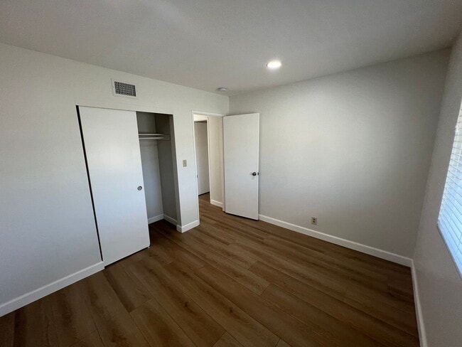 Building Photo - Great Large House ready for you to Make it a Home