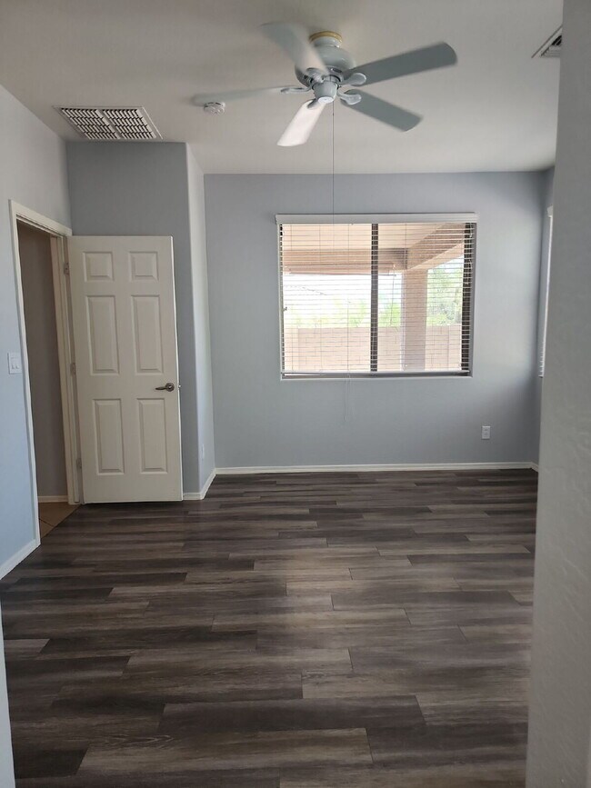 Building Photo - "Charming Anthem Retreat: 3-Bed, 2-Bath Ge...
