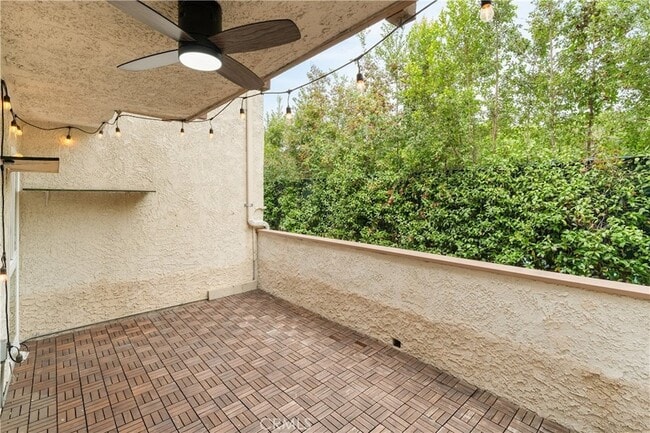 Building Photo - 5339 Coldwater Canyon Ave