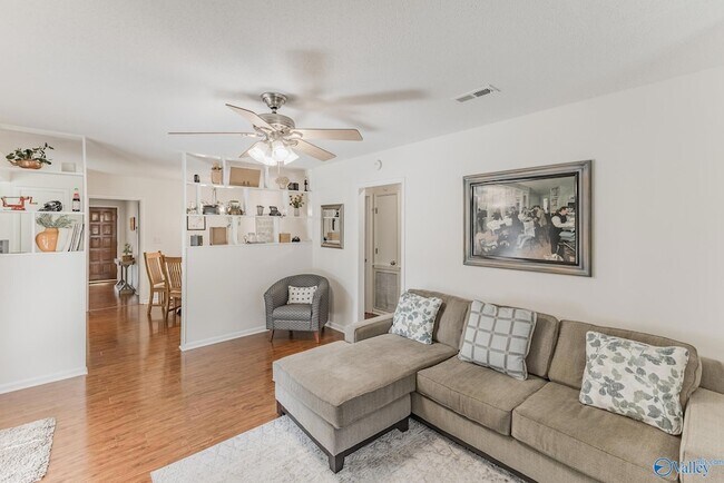 Building Photo - 1907 Waxleaf Green SE