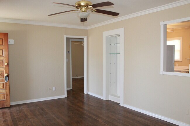 Building Photo - 207 E Rickenbacker Dr
