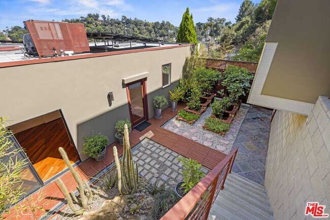 Building Photo - 2222 Bancroft Ave