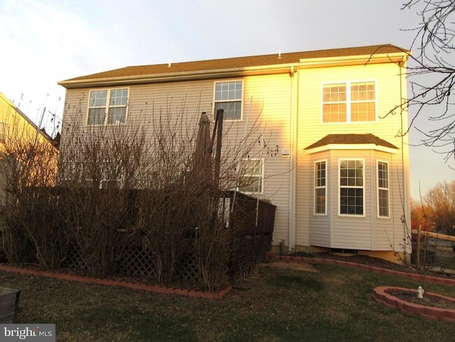 Building Photo - 136 Clear Creek Dr