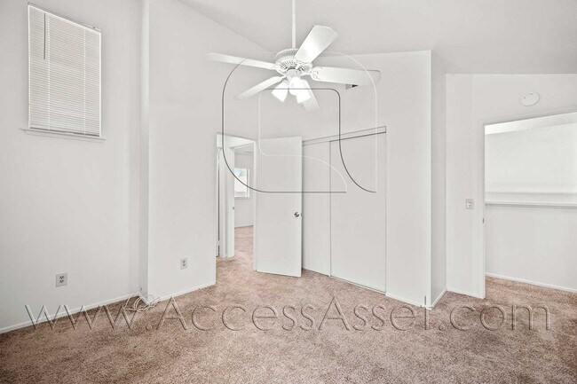 Building Photo - 661 Parkview Dr