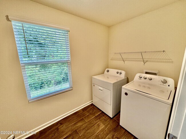 Building Photo - 2172 Carolina Ct