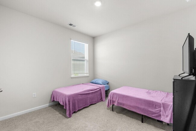 Building Photo - 3144 Fair Rdg Wy