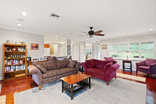 Building Photo - Country living close to everything - 3 bed, 3.5 bath, on an acre