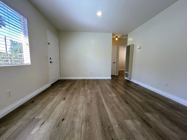 Building Photo - Stylish Remodel Near Beach & Downtown