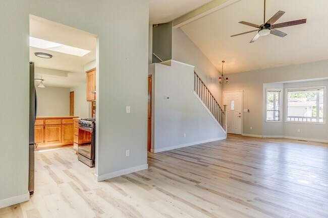 Building Photo - 3-bedroom 2.5-bathroom Home