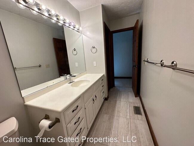 Building Photo - 3 br, 2 bath House - 5055 Bluebird Drive