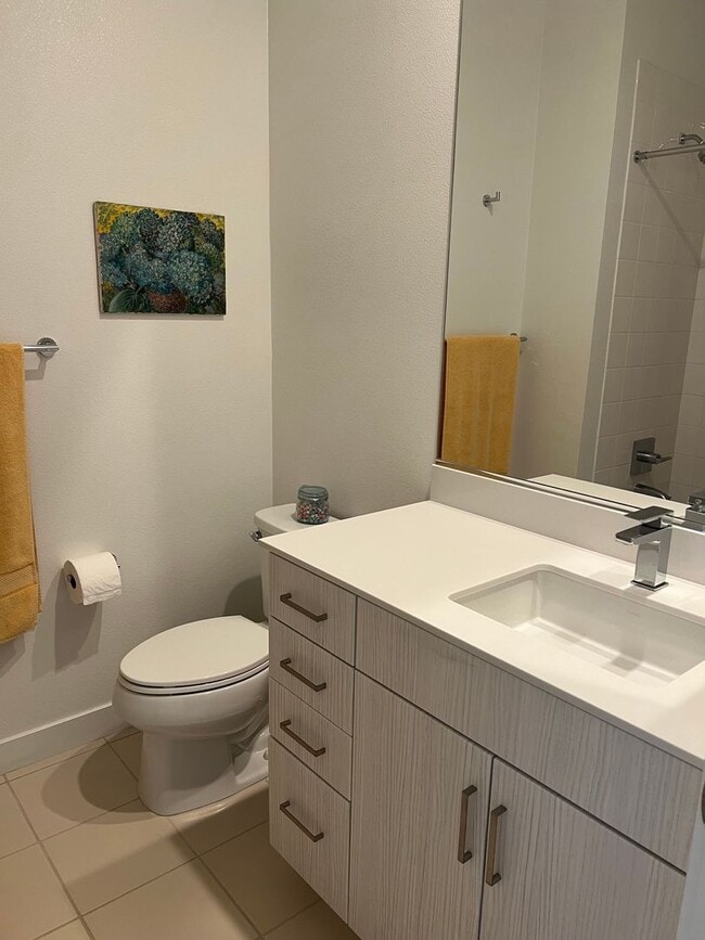Building Photo - Spacious 4 Bedroom, 3.5 Bath Townhome in G...