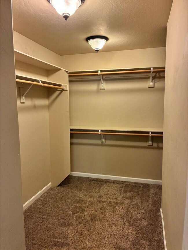 Building Photo - Beautiful East Medford 4 Bedroom 2 Bathroom Home