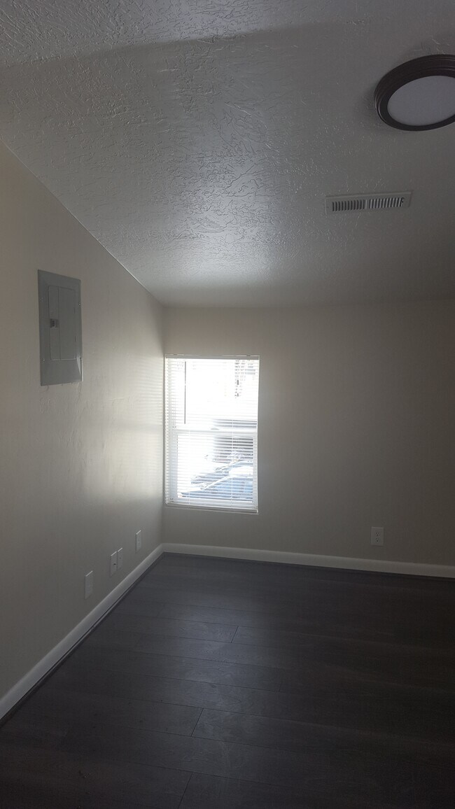 Building Photo - 6th Street, LLC