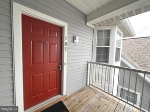 Building Photo - 5000 Hollington Dr